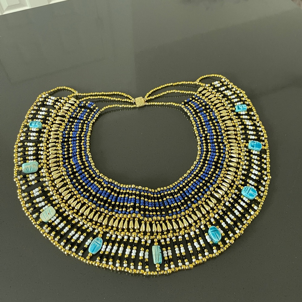 Elegant Beaded Necklace in Gold and Blue